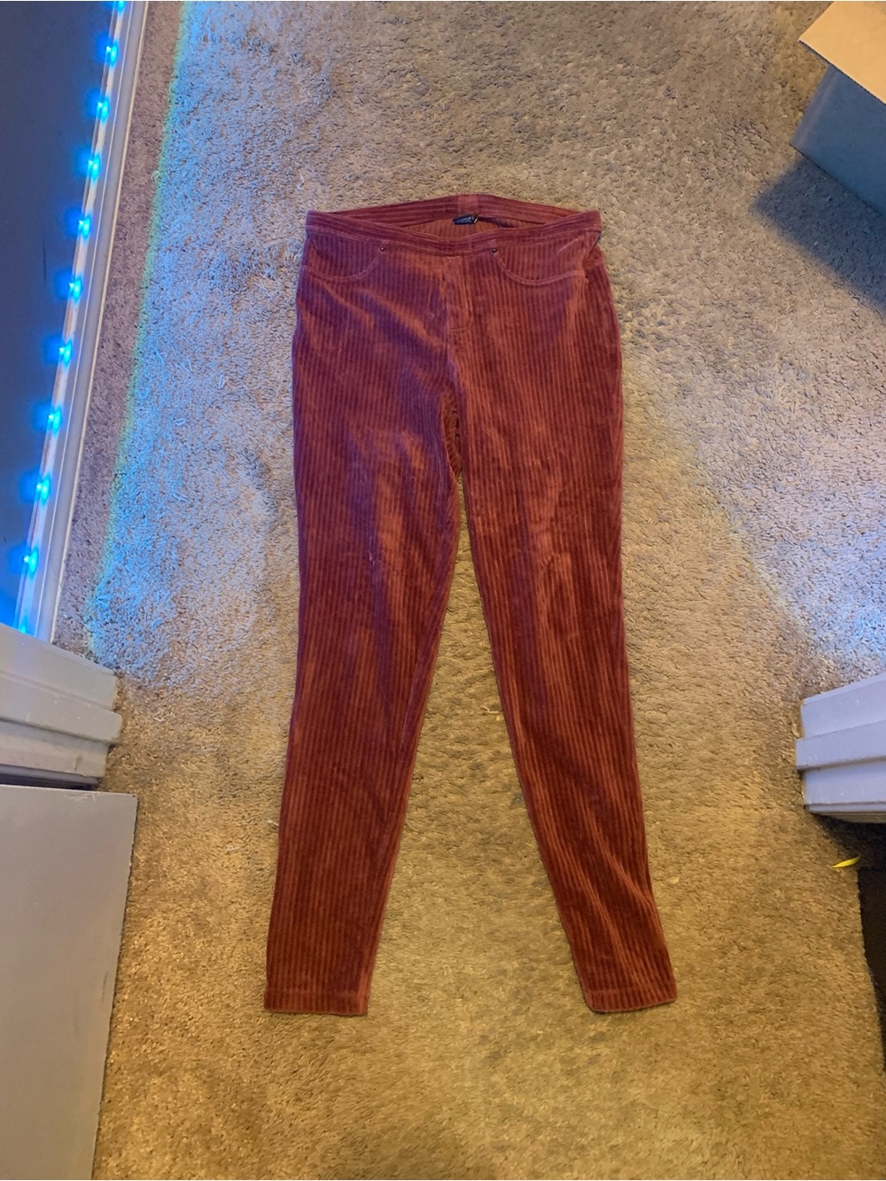 HUE Ribbed Corduroy Leggings in Burgundy
